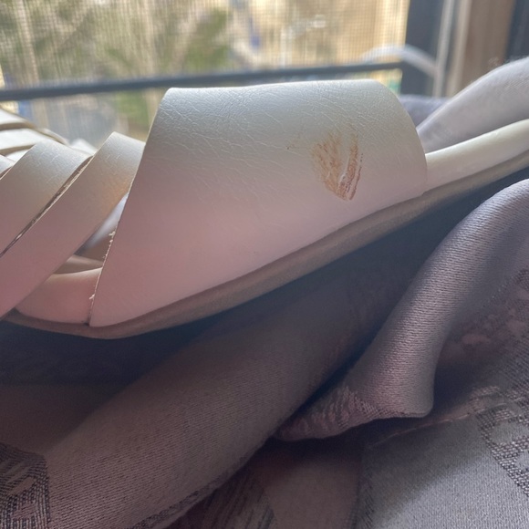 White shoes - Picture 8 of 9